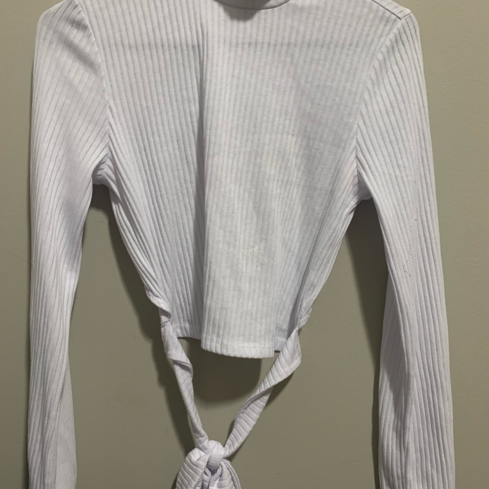 White turtleneck cropped slim fit sweater